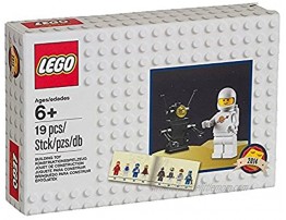 Lego Minifigure Pack Retro Classic Astronaut and Robot Set 5002812